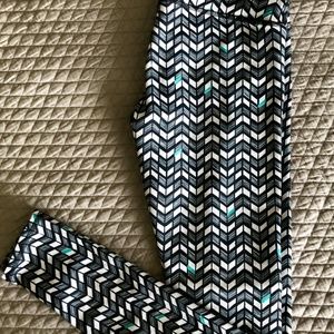ALO Yoga Chevron Pattern Leggings White Black Teal